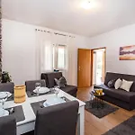 Ferienhaus Awesome In Zelengrad