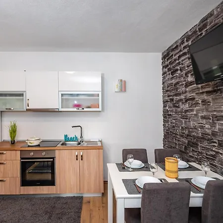 1 Bedroom Stunning In *