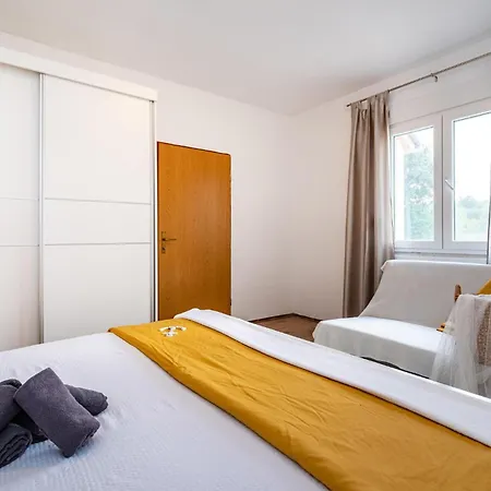 1 Bedroom Stunning In Holiday home Zelengrad